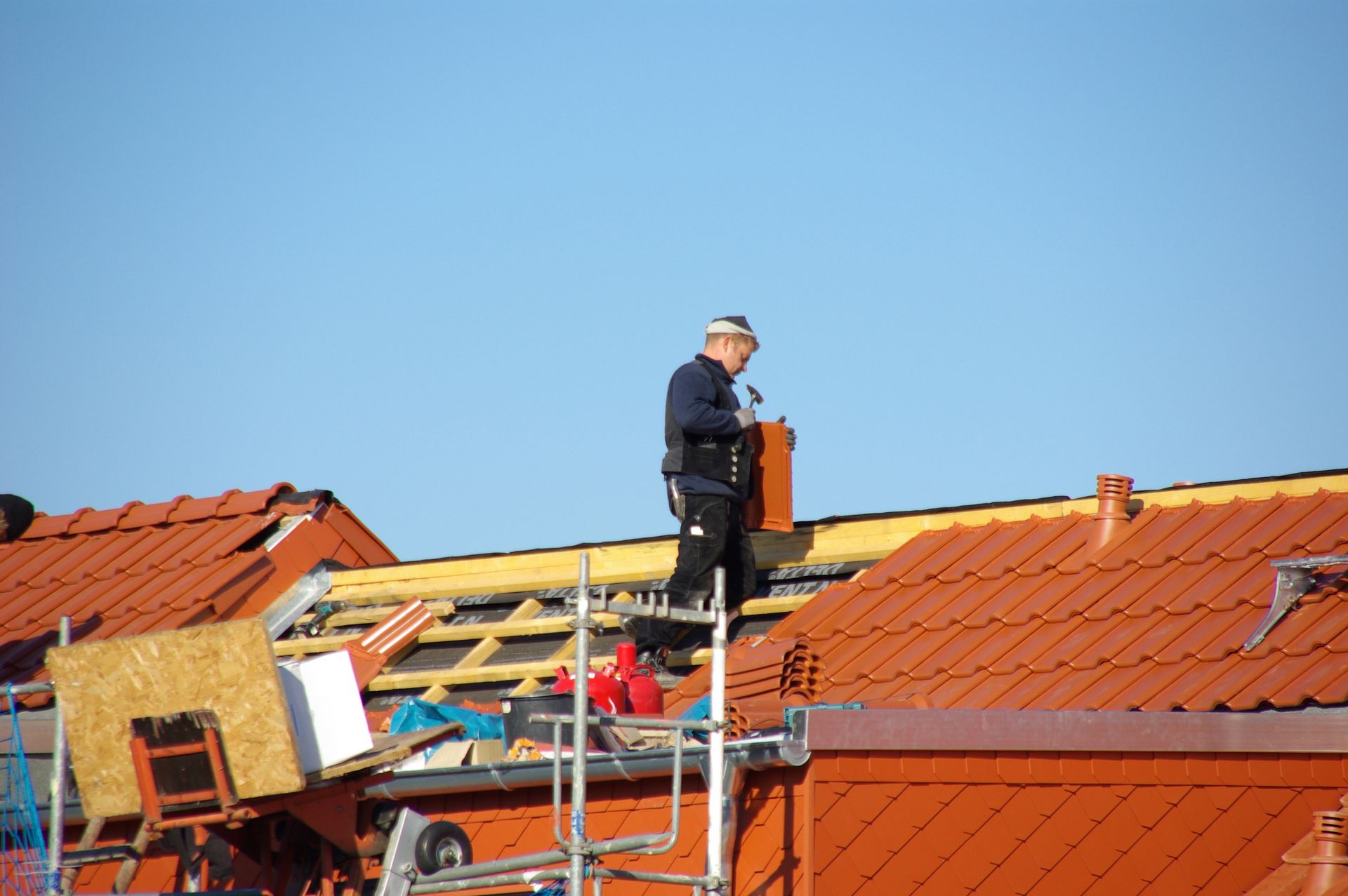 Finished residential roof in Oregon City